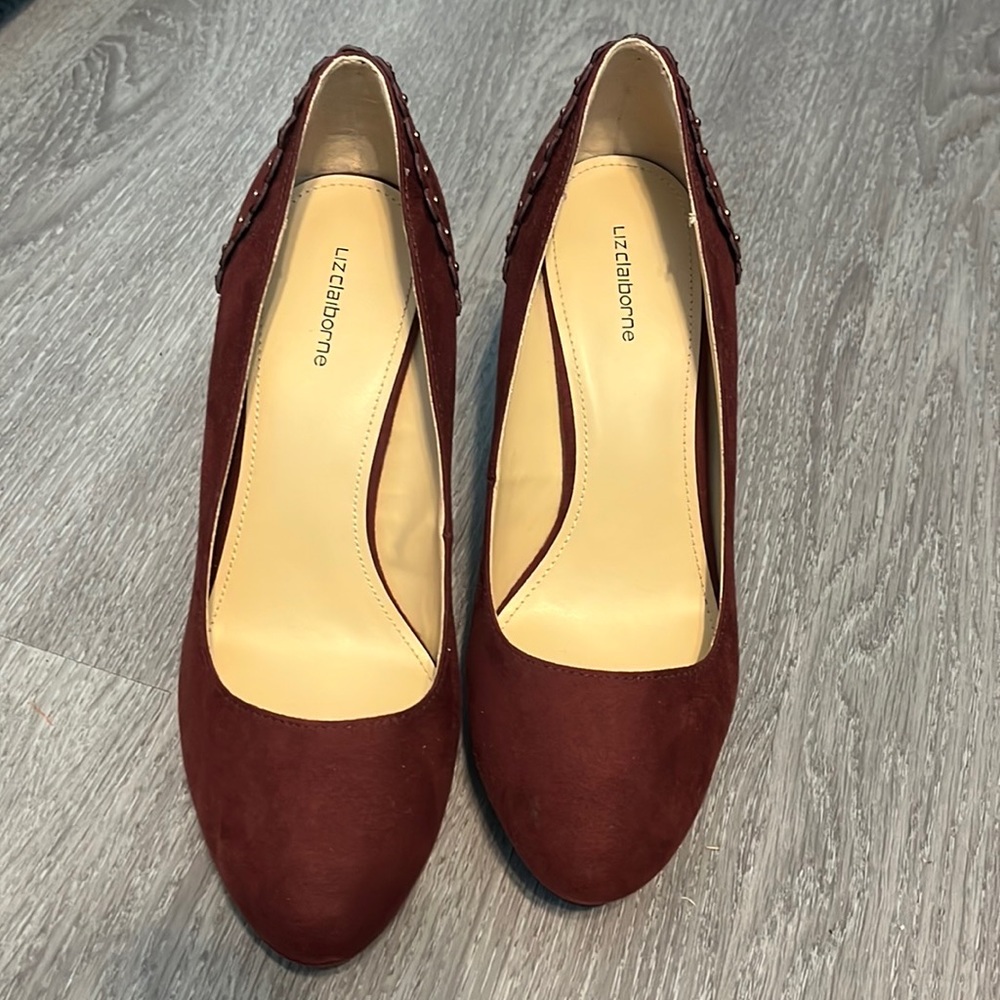 Liz Claiborne closed toed sued marroon heels